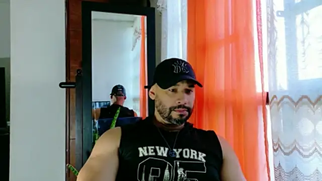 Snapshot of musclehetero chatting on 07.28.26 musclehetero online show from 07.28.26