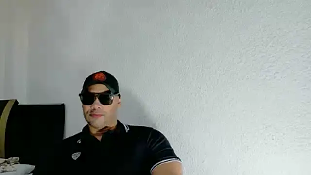 Snapshot of musclehetero chatting on 08.03.26 musclehetero online show from 08.03.26
