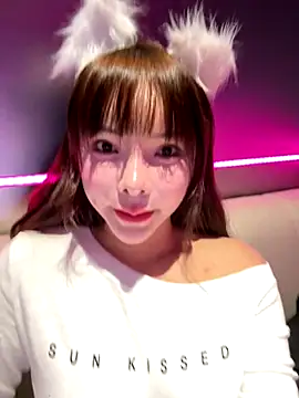 Snapshot of bingmeiren_missy chatting on 11.19.25 bingmeiren missy online show from 11.19.25