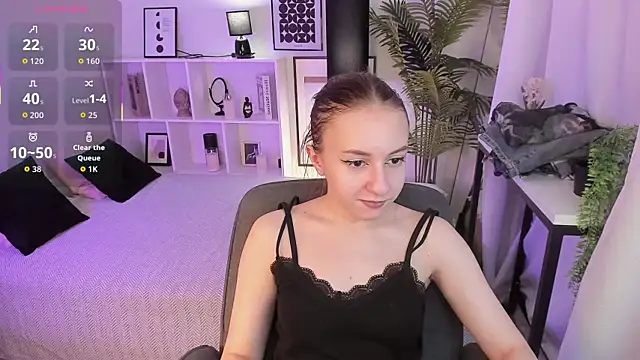 Snapshot of BeautifulSnake chatting on 12.02.25 BeautifulSnake online show from 12.02.25