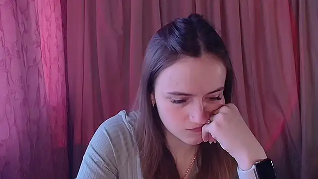 Illa May online show from 02.04.26