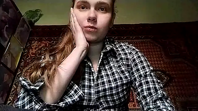 Snapshot of KikiBang chatting on 11.27.25 KikiBang online show from 11.27.25