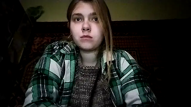 Snapshot of KikiBang chatting on 12.05.25 KikiBang online show from 12.05.25