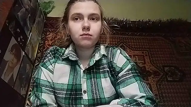 Snapshot of KikiBang chatting on 12.22.25 KikiBang online show from 12.22.25