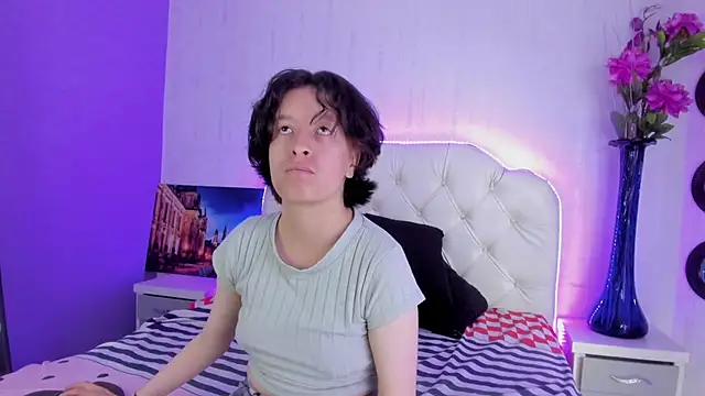 Snapshot of CoralAndOcean_ chatting on 11.27.25 CoralAndOcean online show from 11.27.25