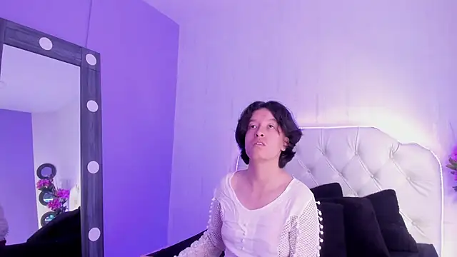 Snapshot of CoralAndOcean_ chatting on 12.01.25 CoralAndOcean online show from 12.01.25