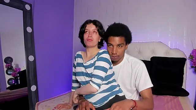 Snapshot of CoralAndOcean_ chatting on 12.03.25 CoralAndOcean online show from 12.03.25