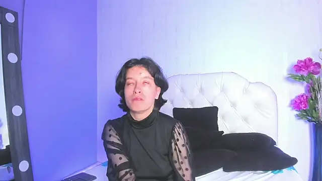 Snapshot of CoralAndOcean_ chatting on 12.18.25 CoralAndOcean online show from 12.18.25