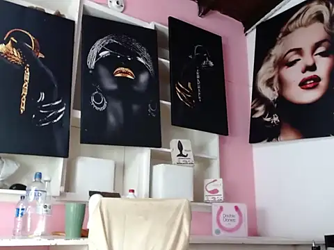 Snapshot of crissex3 chatting on 02.17.26 crissex3 online show from 02.17.26