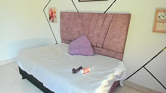 Julieta Lein  online show from 12.03.25