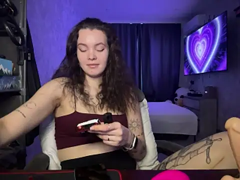 Snapshot of Teresa_Yung chatting on 11.21.25 Teresa Yung online show from 11.21.25