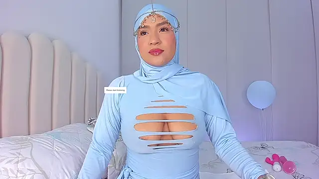 Snapshot of Amira-Zahra chatting on 04.25.26 Amira-Zahra online show from 04.25.26