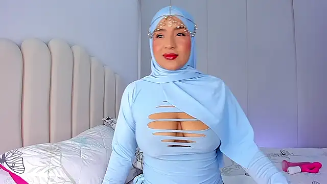 Snapshot of Amira-Zahra chatting on 04.30.26 Amira-Zahra online show from 04.30.26