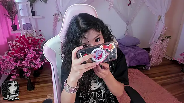 Snapshot of gummo_ chatting on 02.03.26 gummo online show from 02.03.26