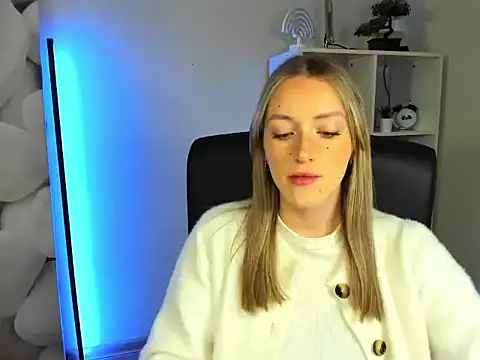 EvelynBlond online show from 11.25.25