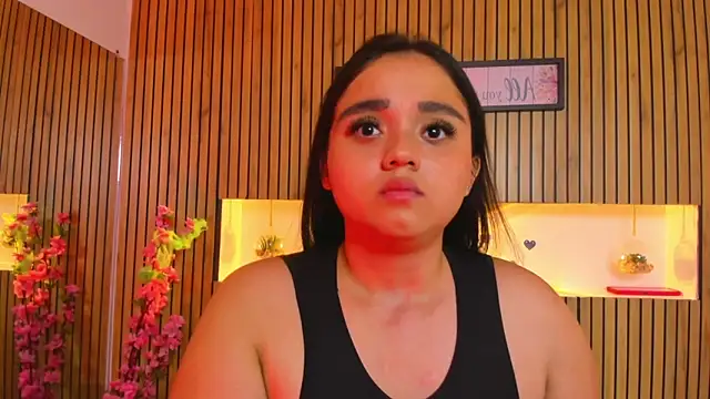 Snapshot of SaraLondon13 chatting on 11.20.25 SaraLondon13 online show from 11.20.25