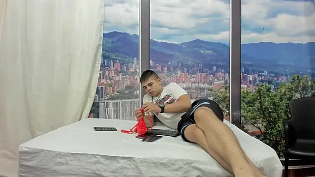 SabrinaAndEddy online show from 04.17.26