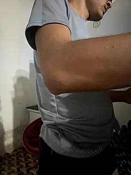 Snapshot of KalahariOf chatting on 11.20.25 KalahariOf online show from 11.20.25