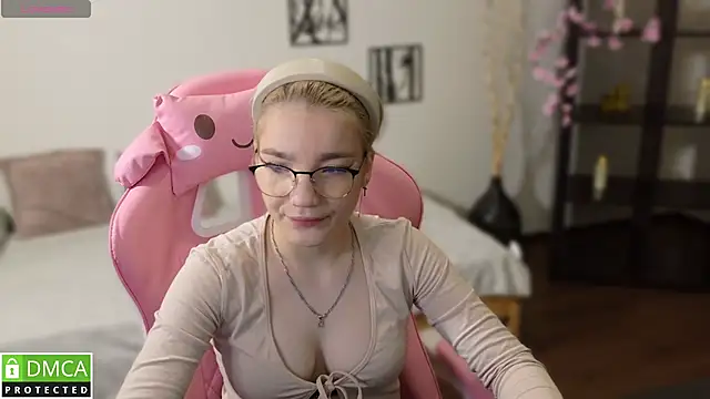 Megan Lora online show from 11.26.25