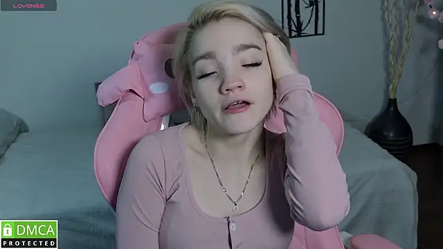 Megan Lora online show from 01.17.26