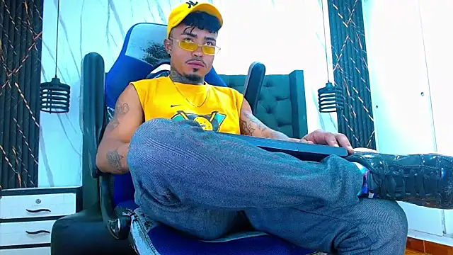 Hot Latino x online show from 02.19.26