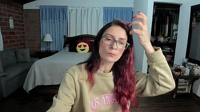 Charlotte-Willson online show from 11.26.25