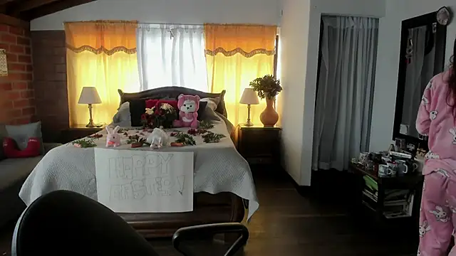 Charlotte-Willson online show from 04.06.26