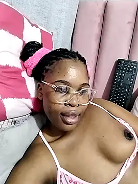 Snapshot of Cherrydollx chatting on 07.07.26 Cherrydollx online show from 07.07.26