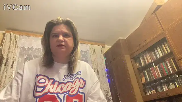 Snapshot of GRETTABABY chatting on 11.30.25 GRETTABABY online show from 11.30.25