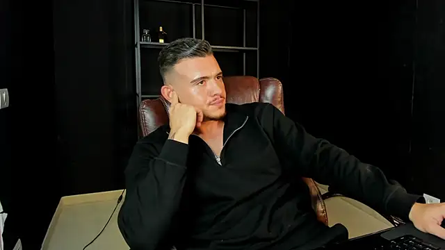 Snapshot of ElijahThorne chatting on 04.01.26 ElijahThorne online show from 04.01.26