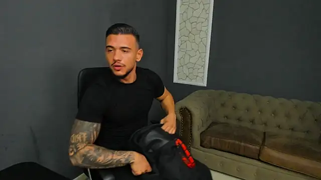 Snapshot of ElijahThorne chatting on 07.16.26 ElijahThorne online show from 07.16.26