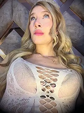 Snapshot of valeryfox__ chatting on 05.26.26 valeryfox online show from 05.26.26