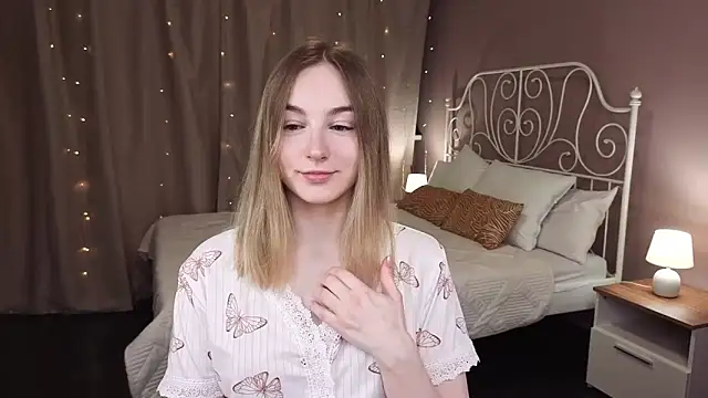 Shy Polly online show from 02.06.26