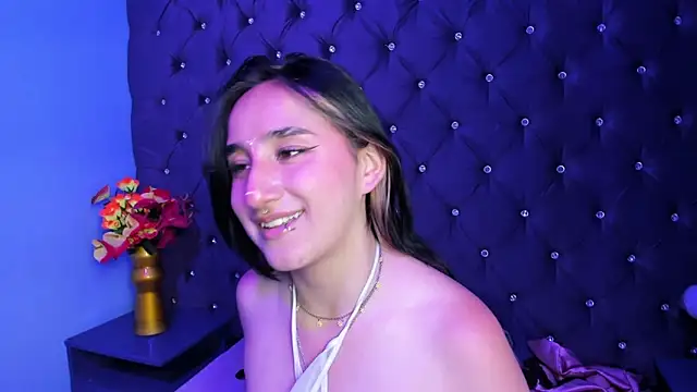 CharlotteStuart online show from 04.04.26