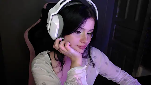 Moon raven online show from 12.22.25