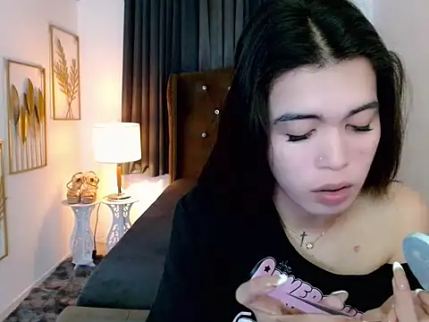 Snapshot of hollyyumiloove chatting on 03.11.26 hollyyumiloove online show from 03.11.26