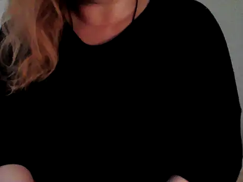 Snapshot of Empiria81 chatting on 12.03.25 Empiria81 online show from 12.03.25