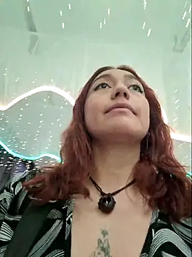 Eveeelyn25 online show from 12.21.25