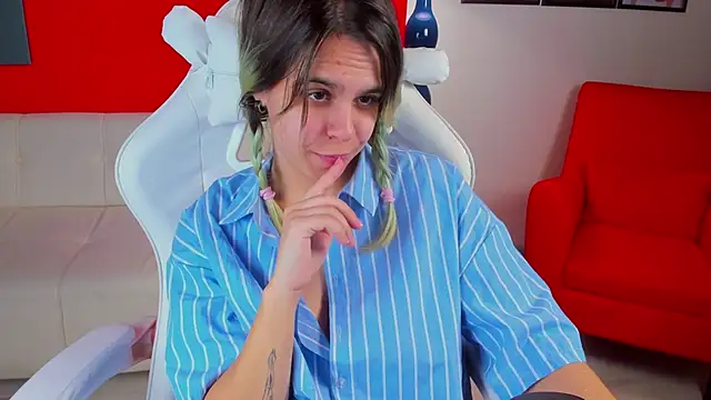 LiraBelle online show from 12.03.25