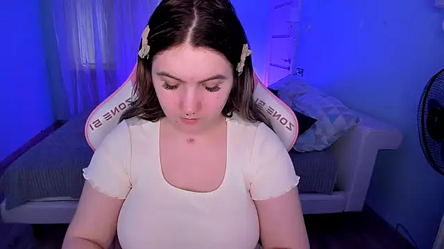 Snapshot of lovelyy_julia chatting on 02.24.26 lovelyy julia online show from 02.24.26