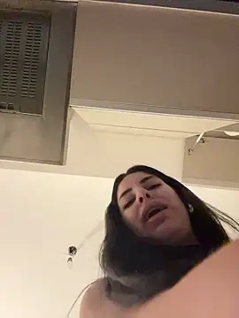 Snapshot of Magui21 chatting on 12.16.25 Magui21 online show from 12.16.25