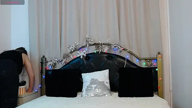 Leona Rae online show from 12.23.25