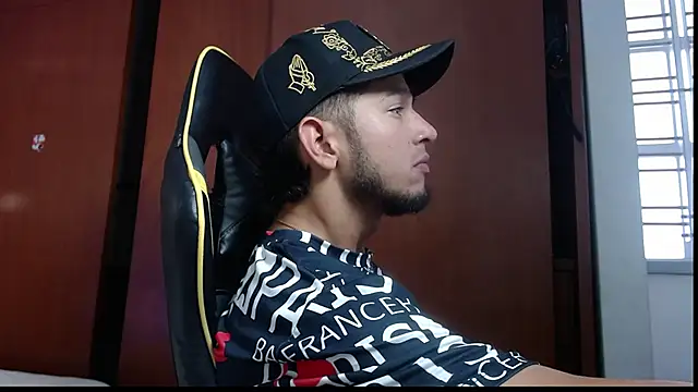 Couple wildd  online show from 12.20.25