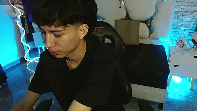 kaelwolf tay online show from 12.14.25