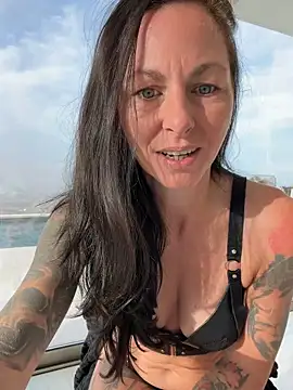 Snapshot of Mel-Mia chatting on 02.16.26 Mel-Mia online show from 02.16.26