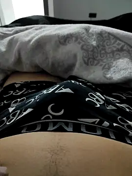 Snapshot of ParejaOcultaXX chatting on 11.27.25 ParejaOcultaXX online show from 11.27.25