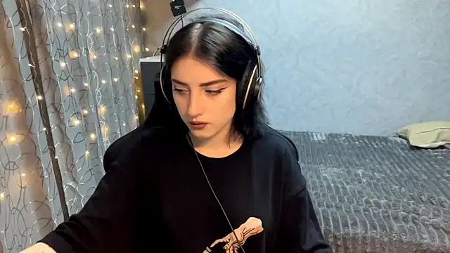 Meowluly online show from 11.30.25