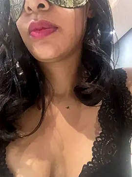 Snapshot of LunnaMaska chatting on 12.01.25 LunnaMaska online show from 12.01.25