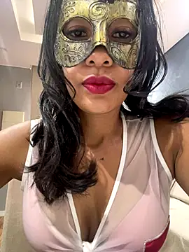 Snapshot of LunnaMaska chatting on 12.02.25 LunnaMaska online show from 12.02.25