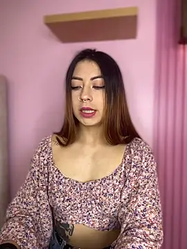 Snapshot of MaddieHunter chatting on 11.27.25 MaddieHunter online show from 11.27.25